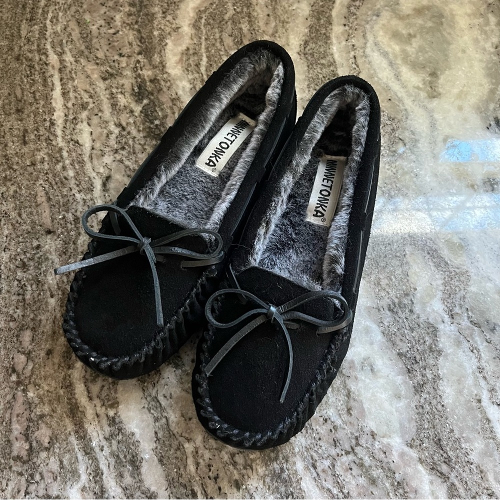 Brand New Women’s Minnetonka Moccasins